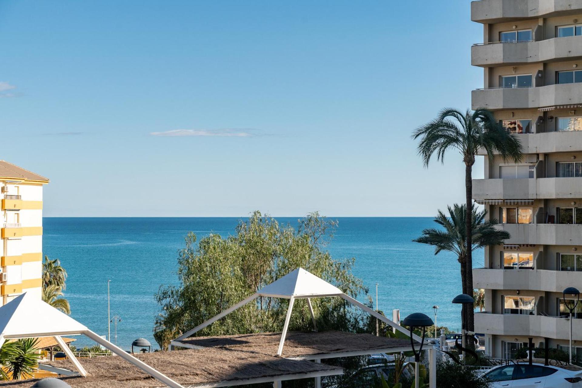 Seaview Beachfront Studio With Aqua Park & Balcony Benalmádena Exteriér fotografie