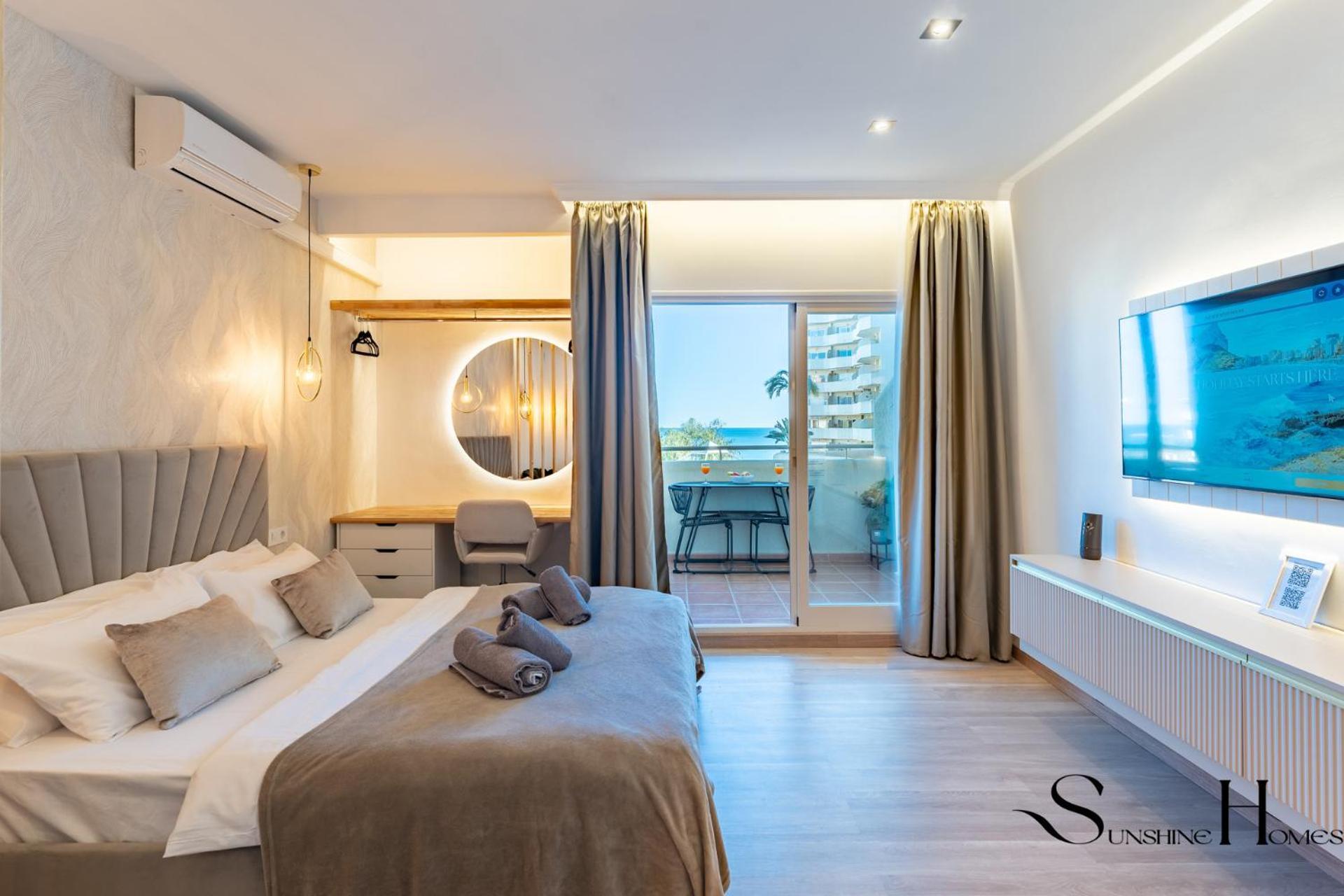 Seaview Beachfront Studio With Aqua Park & Balcony Benalmádena Exteriér fotografie